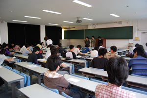 前期学生大会の様子