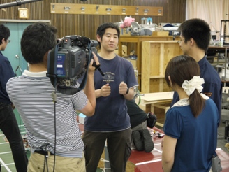 インタビューを受ける部長・三上君と副部長・菅君
