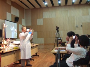 講演する井手講師