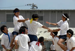 「騎馬戦」の白熱した戦い