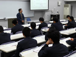 横山人間環境学部長の歓迎挨拶