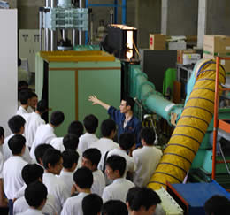構造実験室の見学