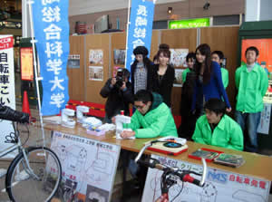 昨年12月に開催されたイベントでの自転車発電の様子1