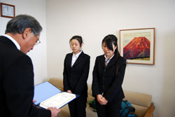 修了証書の授与式の様子