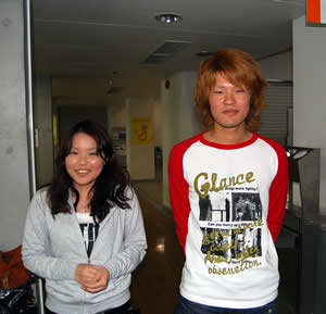 今年度寮長の澤村浩平君(右)と桃原笑さん(左)