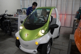 機械工学コース：マイクロカー＆電気自動車運転体験