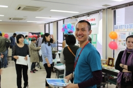 会場案内：　ホアン　バ　タン　さん