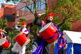 沖縄県人会によるエイサー演舞
