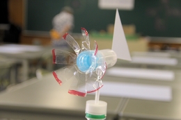 ペットボトルを使った風力発電機づくり