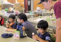 14人の学生がていねいにサポート