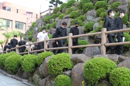 大学の構内を移動