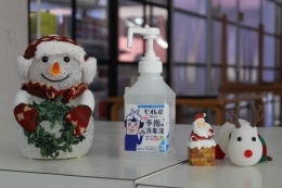 受付でのアルコール消毒