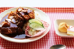 無料ランチ　カツカレー（8/20）